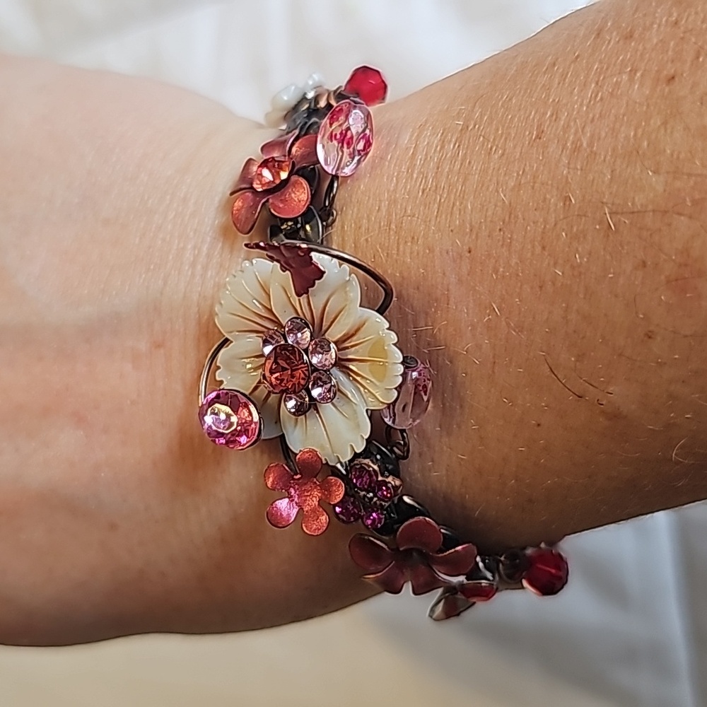 Pretty floral bracelet